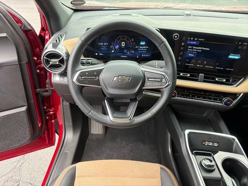 Used 2025 Chevrolet Equinox ACTIV w/ Safety and Technology Package FWD image 15
