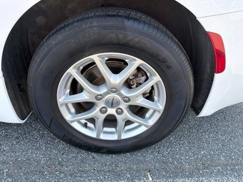 Used 2024 Chrysler Pacifica Touring-L FWD image 25
