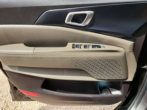 Used 2025 Kia Carnival FWD image 13