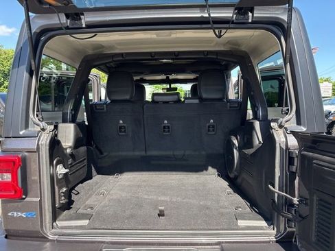 Used 2023 Jeep Wrangler Unlimited Sahara AWD/4WD image 32