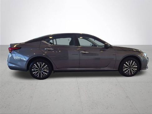 Certified 2025 Nissan Altima 2.5 SV AWD/4WD image 7