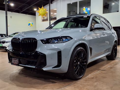 Used 2024 BMW X5 xDrive40i w/ M Sport Package AWD/4WD image 3