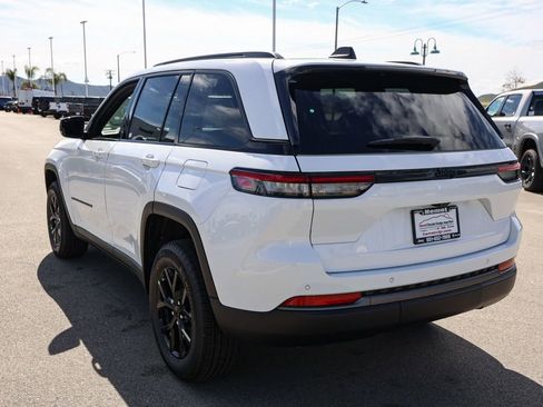 New 2026 Jeep Grand Cherokee Altitude image 6