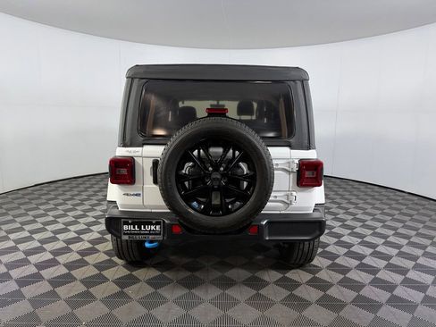 Used 2023 Jeep Wrangler Unlimited Sahara AWD/4WD image 5