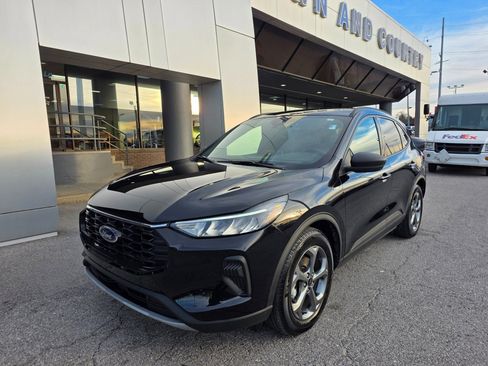 Used 2025 Ford Escape ST-Line image 2