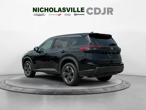 Used 2025 Nissan Rogue SV AWD/4WD image 3