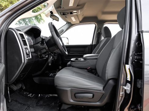 Used 2018 RAM 2500 Tradesman w/ Chrome Appearance Group image 3