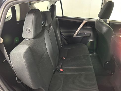 Used 2017 Toyota RAV4 LE w/ Carpet Mat Package AWD/4WD image 17
