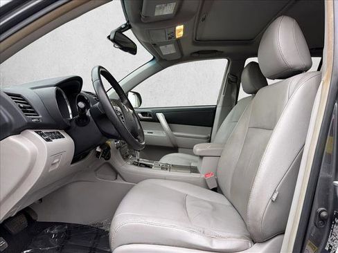 Used 2011 Toyota Highlander SE image 11