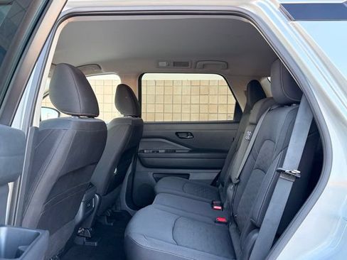 Used 2025 Nissan Pathfinder SV FWD image 17