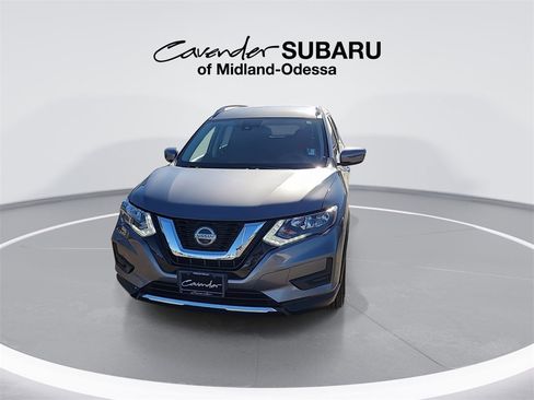 Used 2019 Nissan Rogue SV image 3