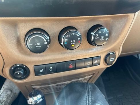 Used 2017 Jeep Wrangler Unlimited Sahara w/ Dual Top Group AWD/4WD image 19