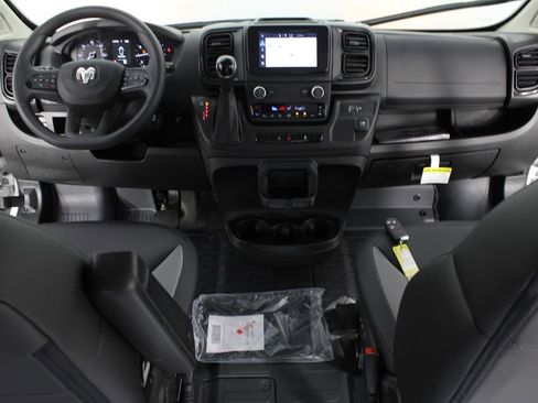 Used 2025 RAM ProMaster 2500 w/ Convenience Group FWD image 9