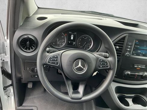 Used 2023 Mercedes-Benz Metris image 12