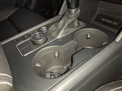 Used 2021 Volkswagen Atlas SE image 24