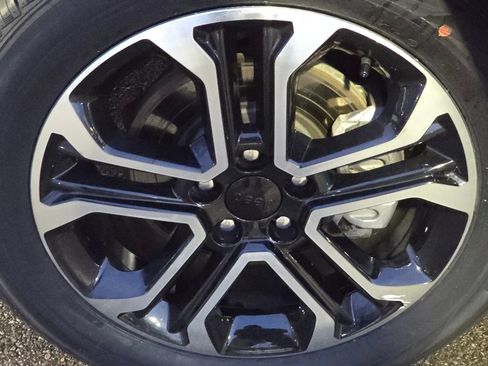 Used 2022 Jeep Compass Limited image 11