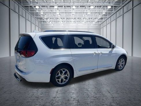 Used 2019 Chrysler Pacifica Limited FWD image 5