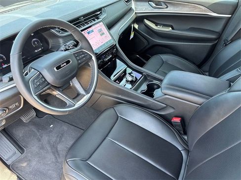 New 2025 Jeep Grand Cherokee L Limited w/ Luxury Tech Group II image 4