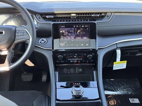 New 2025 Jeep Grand Cherokee Altitude w/ Trailer Tow Package image 10