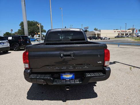 Used 2017 Toyota Tacoma TRD Off-Road AWD/4WD image 7