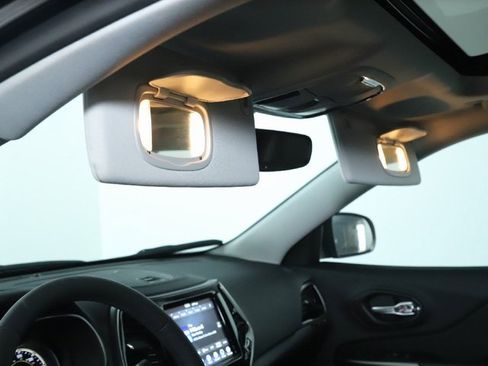 Used 2022 Jeep Cherokee Limited image 20