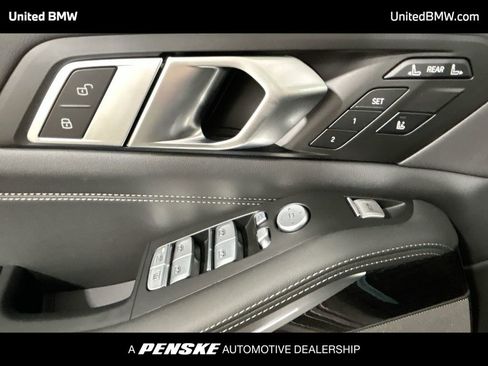 Used 2025 BMW X7 xDrive40i w/ M Sport Package image 11