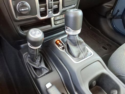 Certified 2025 Jeep Wrangler Unlimited Sahara AWD/4WD image 14