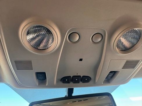 Used 2009 Chevrolet Traverse LT image 22