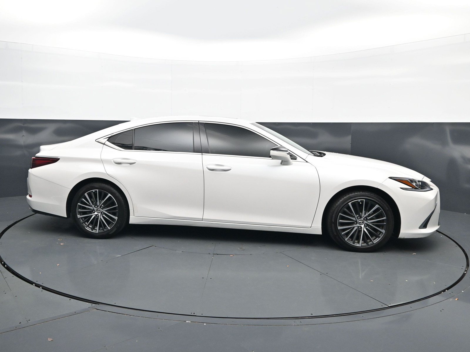 Used 2025 Lexus ES 350 w/ Premium Package FWD image 8