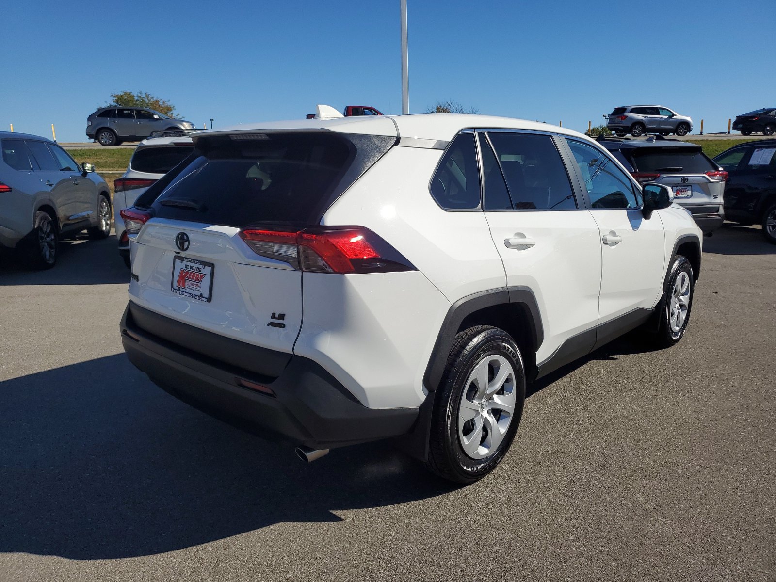 Used 2025 Toyota RAV4 LE AWD/4WD image 4