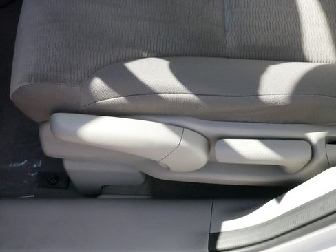 Used 2012 Honda CR-V LX image 20