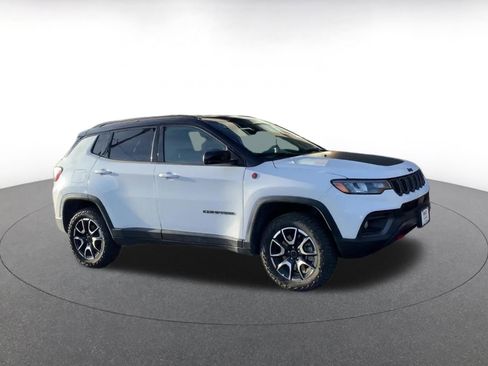 Used 2025 Jeep Compass Trailhawk image 2