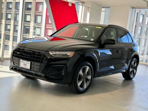 Certified 2025 Audi Q5 2.0T Premium image 1