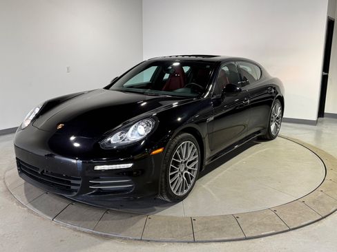 Used 2016 Porsche Panamera 4 image 2