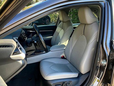 Used 2023 Toyota Camry SE image 7