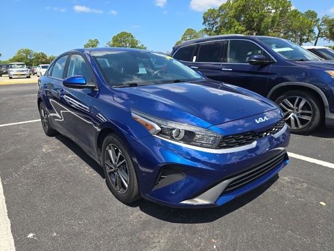 Certified 2022 Kia Forte LXS FWD image 3