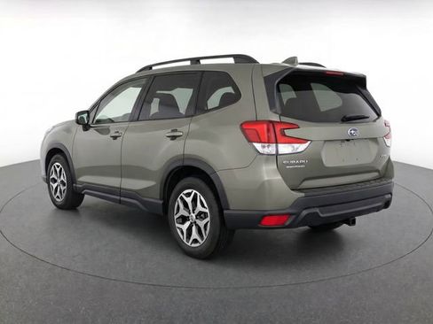 Used 2021 Subaru Forester Premium AWD/4WD image 7