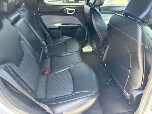 Certified 2024 Jeep Compass Latitude AWD/4WD image 17