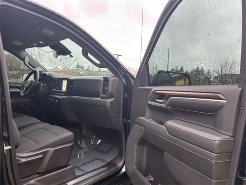 Used 2024 Chevrolet Silverado 1500 LT image 11