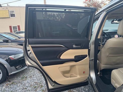 Used 2015 Toyota Highlander Limited Platinum image 36