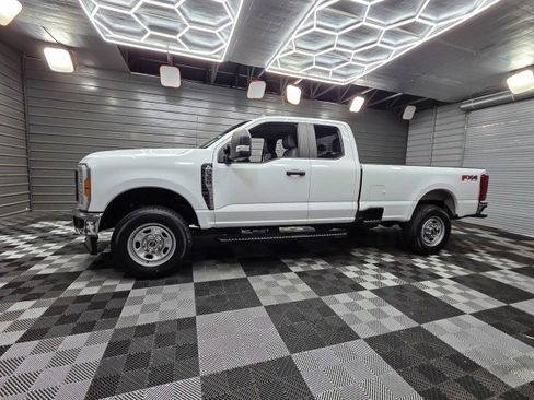 Used 2023 Ford F350 XL w/ FX4 Off-Road Package AWD/4WD image 8