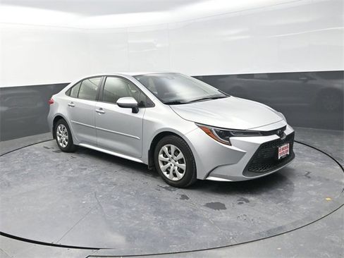 Used 2022 Toyota Corolla LE image 9