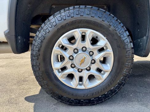 Used 2024 Chevrolet Silverado 2500 LT AWD/4WD image 43