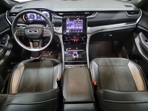 Used 2025 Jeep Grand Cherokee Altitude RWD image 22