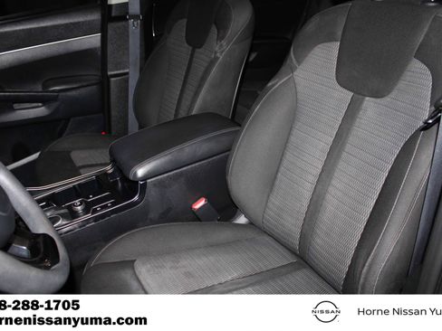 Used 2022 Kia Sorento LX FWD image 4