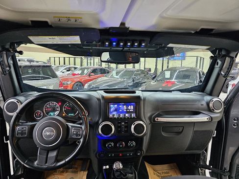 Used 2017 Jeep Wrangler Unlimited Sahara w/ Connectivity Group image 26