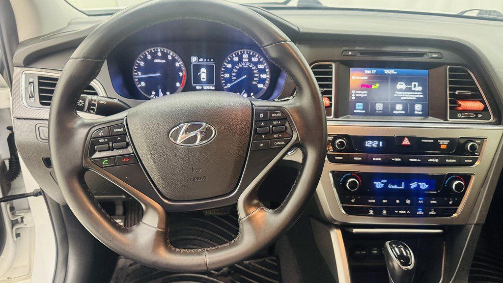 Used 2016 Hyundai Sonata Sport w/ Option Group 02 FWD image 16