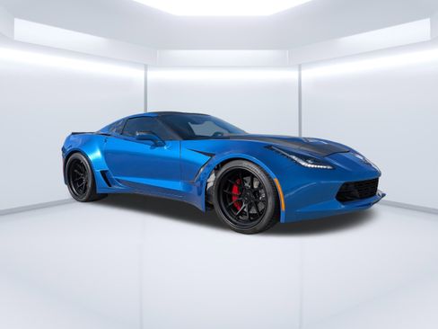 Used 2019 Chevrolet Corvette Stingray Coupe image 1