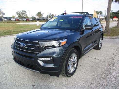 Certified 2024 Ford Explorer XLT w/ Equipment Group 202A image 3