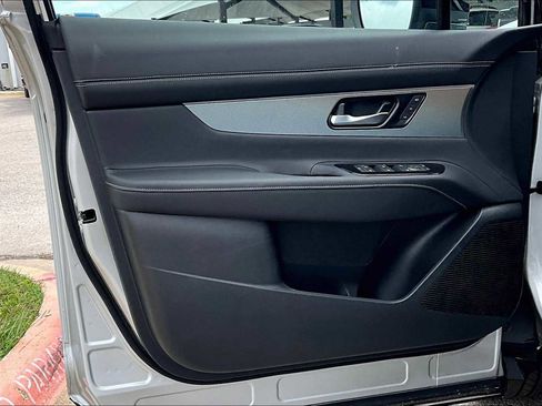 New 2025 Nissan Murano SL image 13